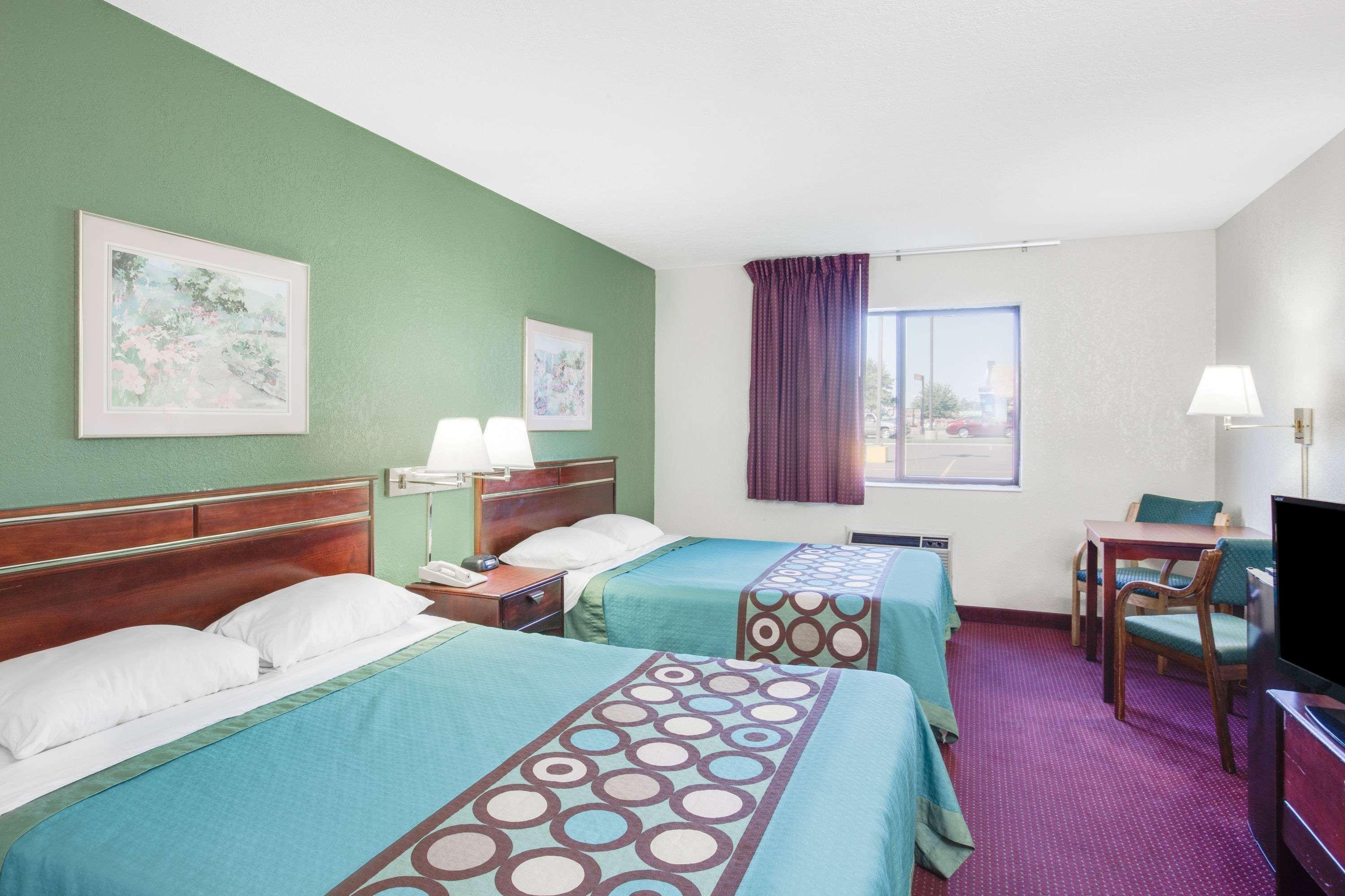 Motel Super 8 By Wyndham Kennett Exteriér fotografie