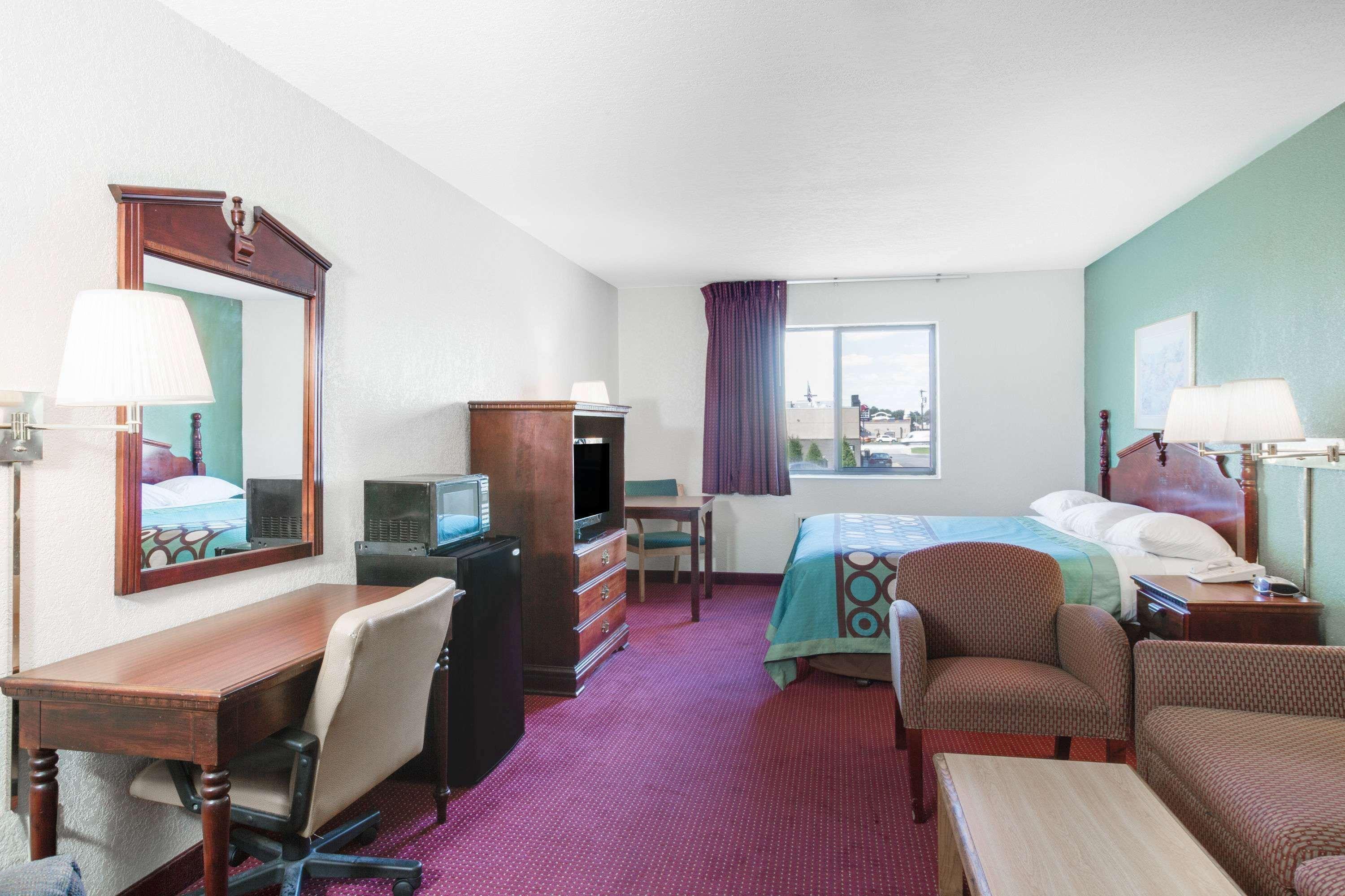 Motel Super 8 By Wyndham Kennett Exteriér fotografie