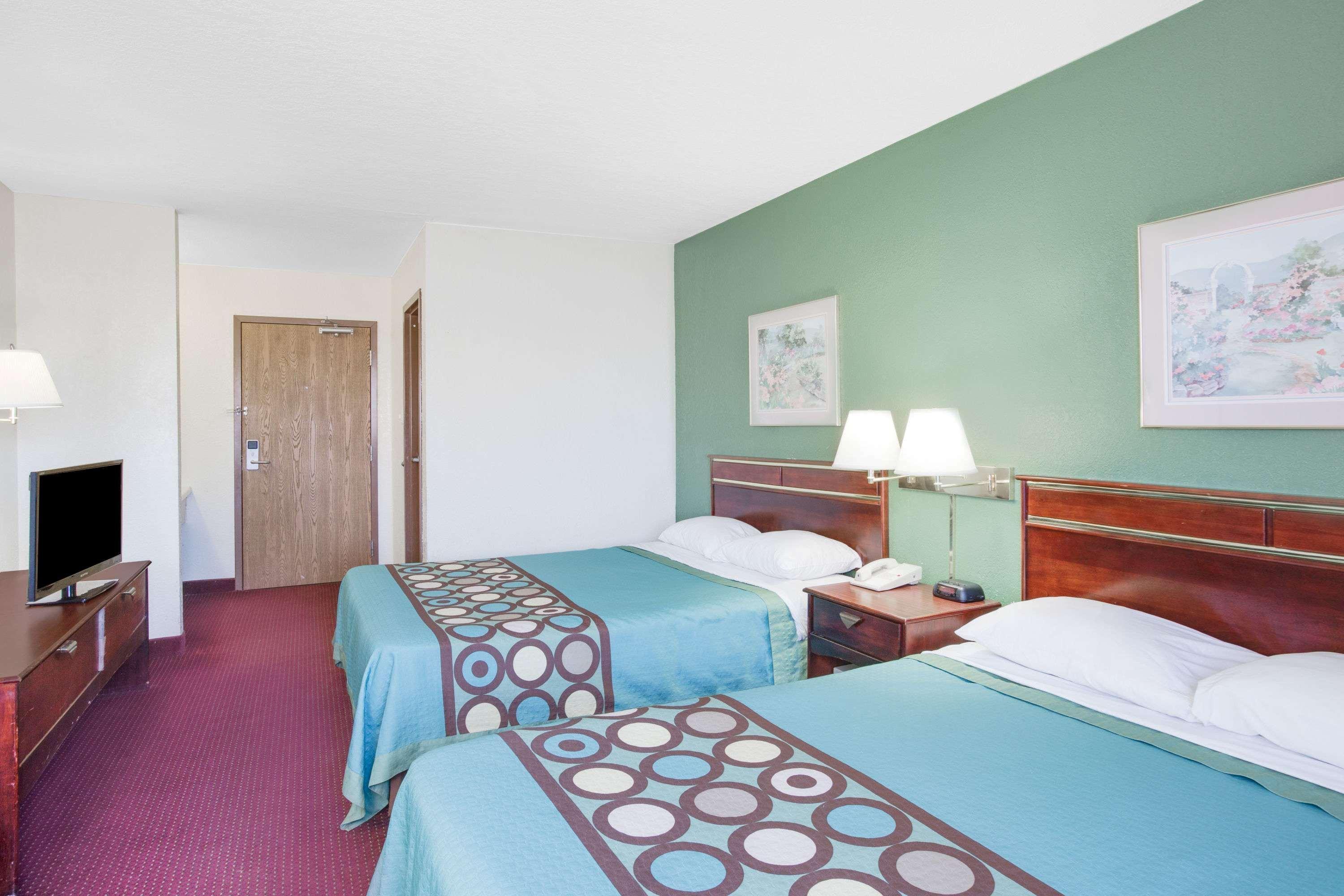 Motel Super 8 By Wyndham Kennett Exteriér fotografie