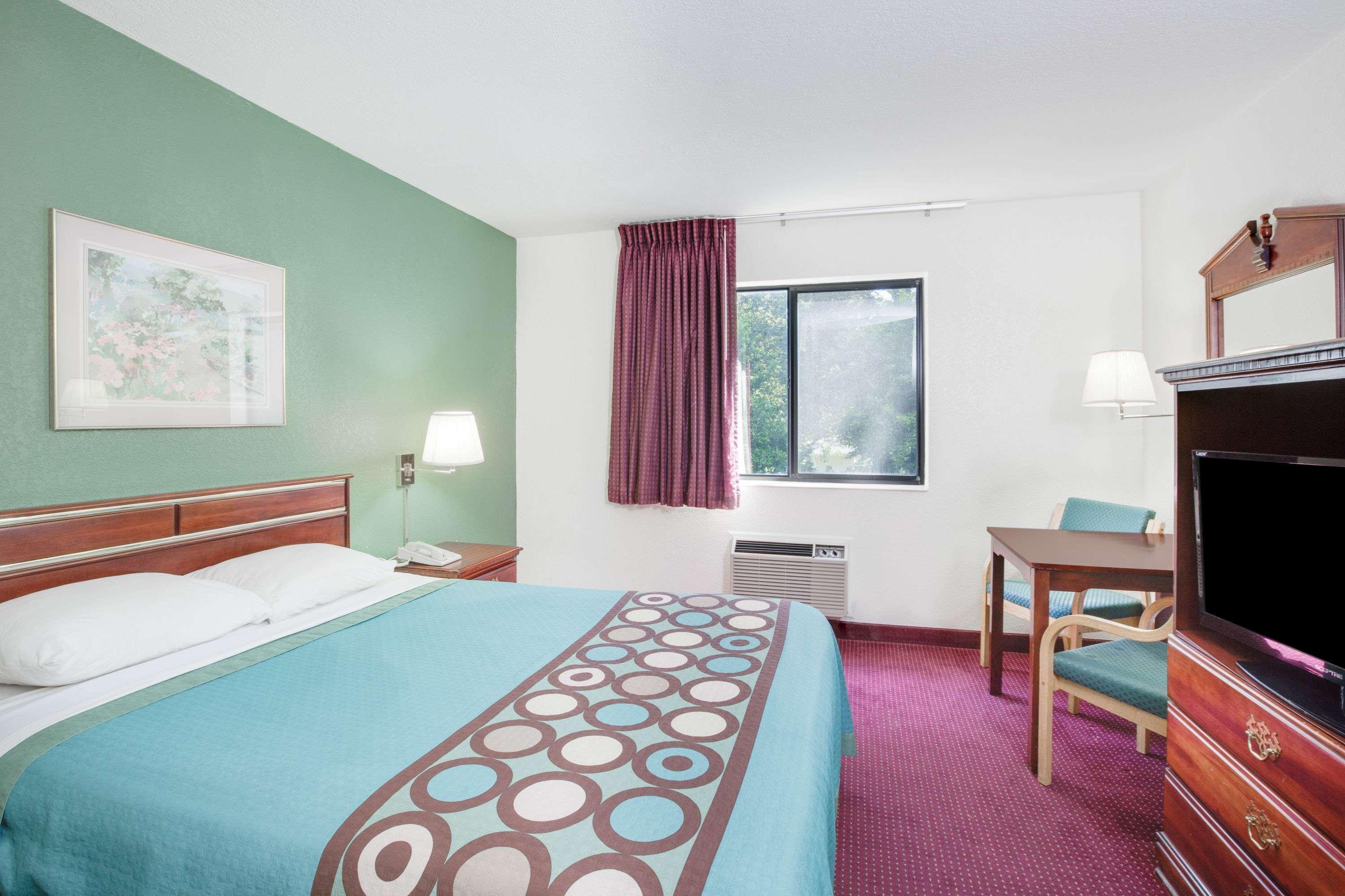 Motel Super 8 By Wyndham Kennett Exteriér fotografie